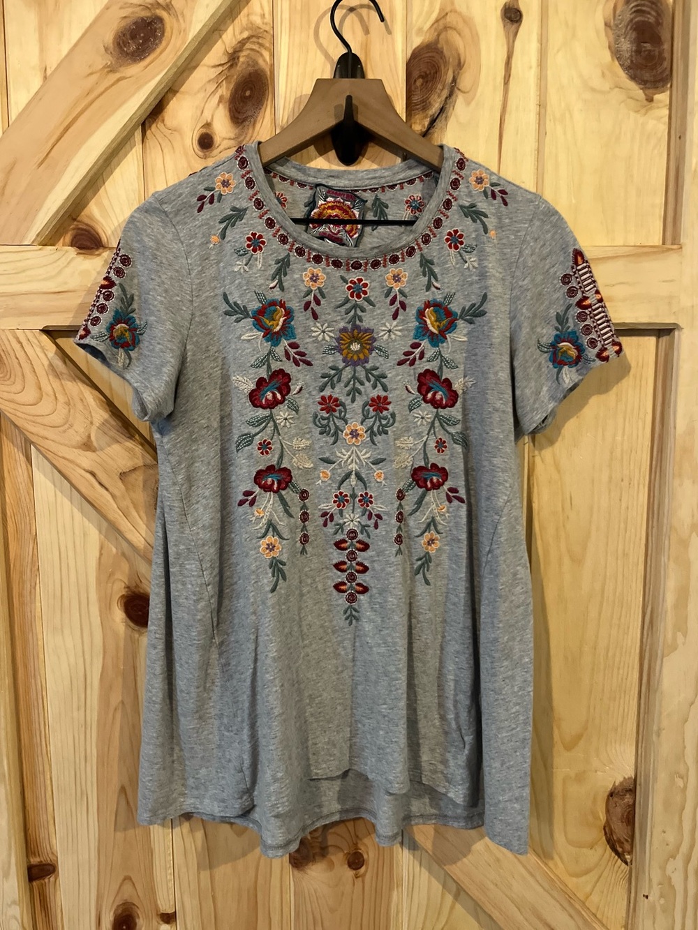 Johnny Was Embroidered Heather Grey Short Sleeve Top 100% Cotton